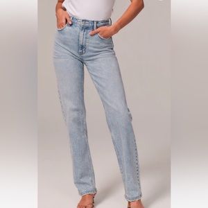 Abercrombie Curve Love Ultra High Rise 90s Straight Jean Size 29 Light Wash